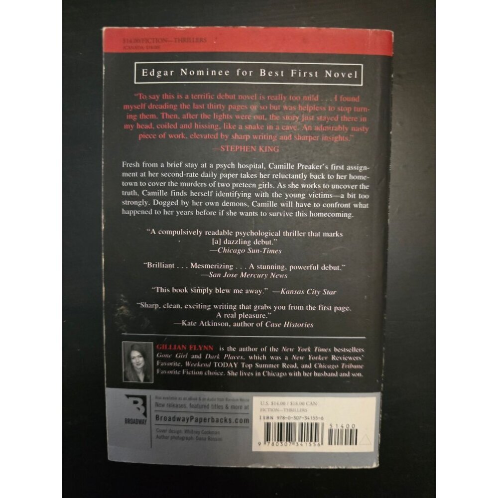 Sharp Objects by Gillian Flynn Thriller Book - Picture 3 of 4